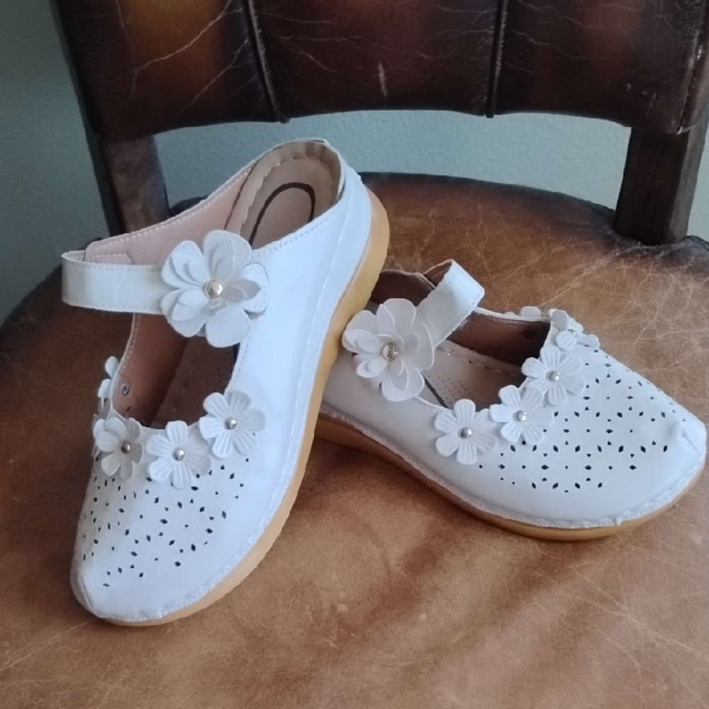 🌸New- Ecru Floral Women's Mules